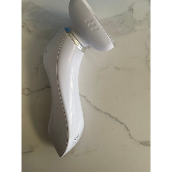 reVive Light Therapy® Soniqué Acne LED Sonic Cleansing System Kit Device Heads - Picture 9 of 12